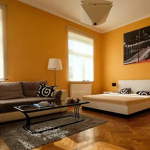 Spacious In The Heart Of Apartment